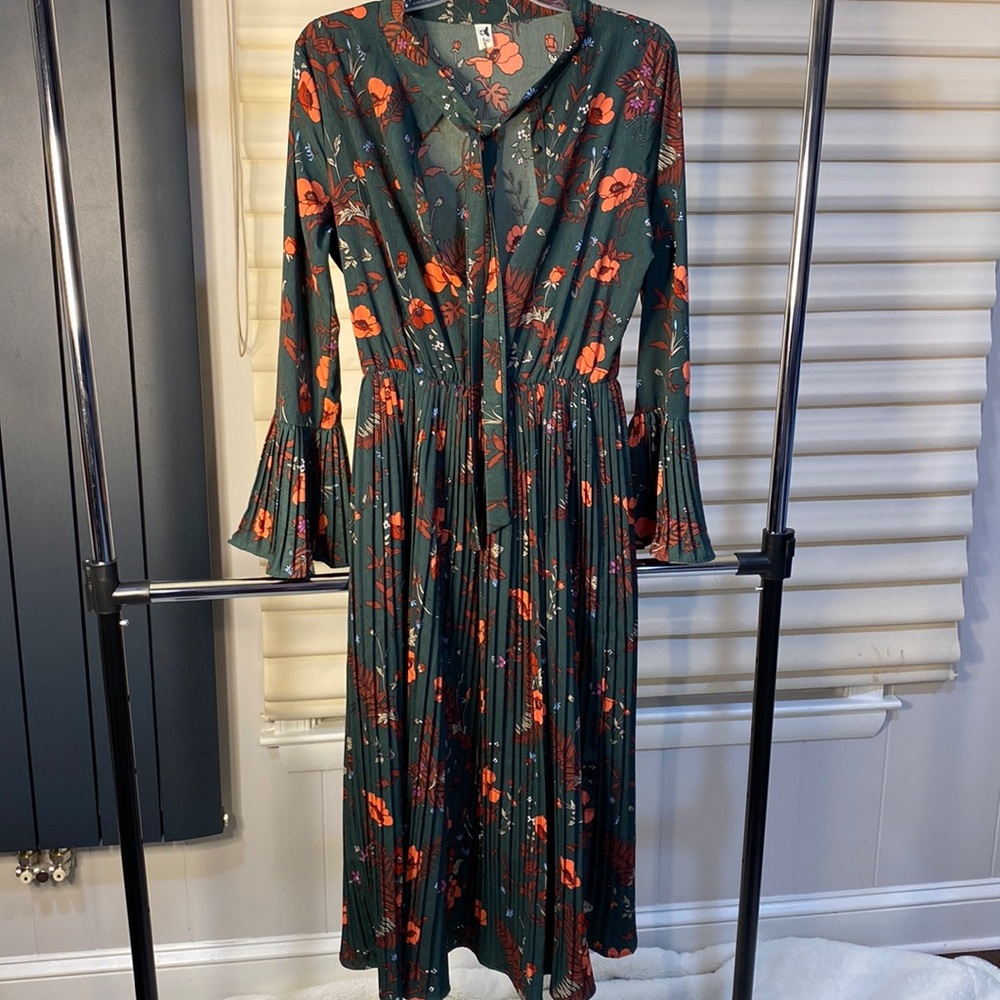 Dark green with coral flowers dress with pleated sleeves and skirt size M